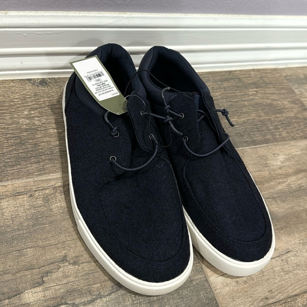 Pull on shoes